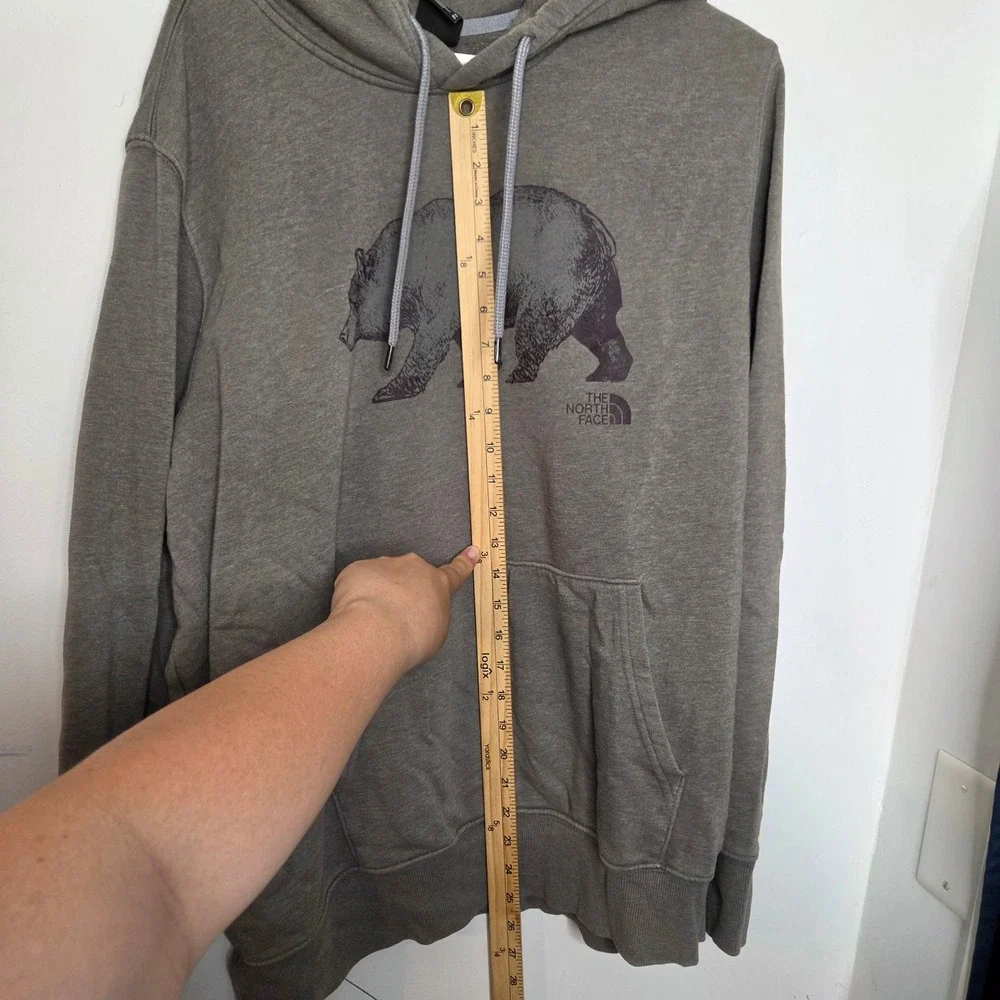 The North Face Mens Grizzly Bear Graphic Hoodie Grey XL Fleece Pullover